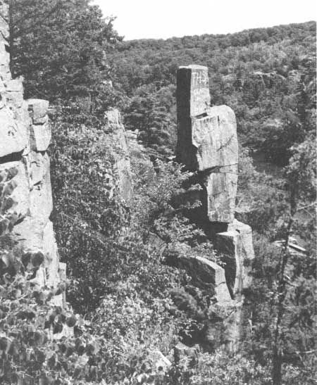 File:Devils Chair.jpg