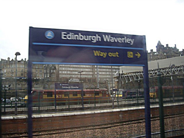 File:Edinburgh Waverley - geograph.org.uk - 1236849.jpg