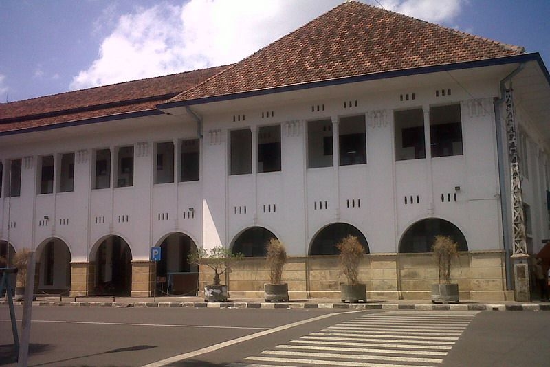 File:Gedung BAT -Jie73.jpg