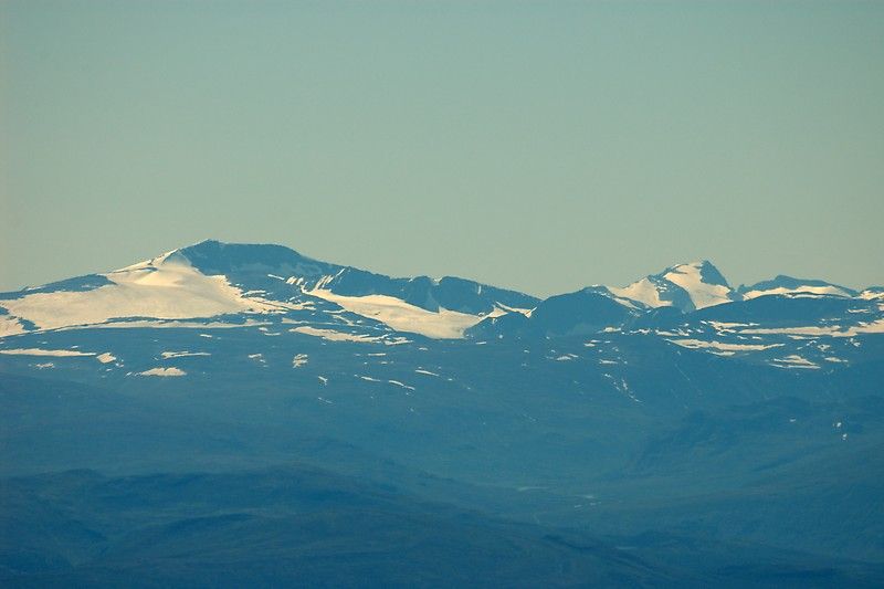 File:GlittertindAndGaldhøpiggenFromRondane.jpg