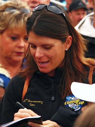 File:Mia Hamm signing an autograph.jpg