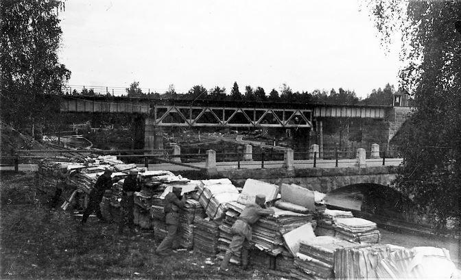 File:Whites by the Vilppula bridges 1918.jpg