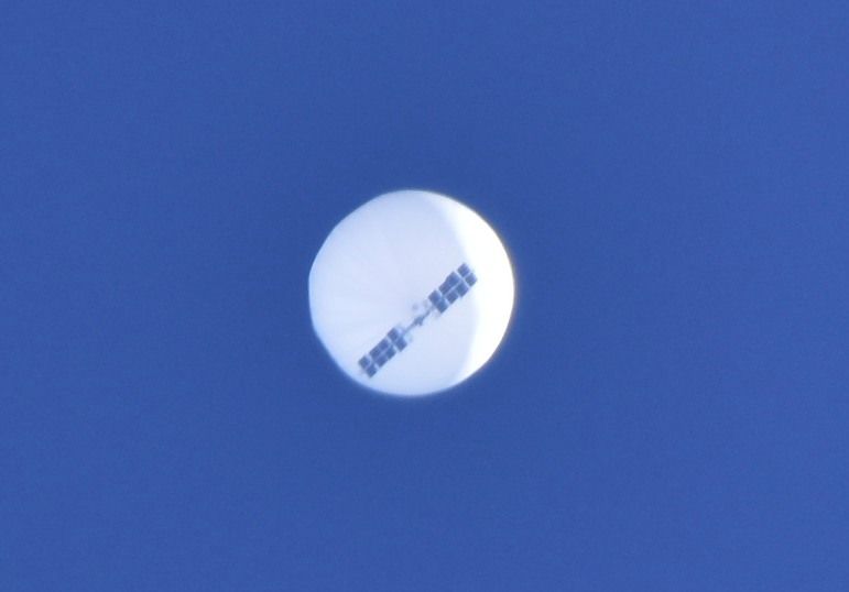 File:Balloon over MYR.jpg