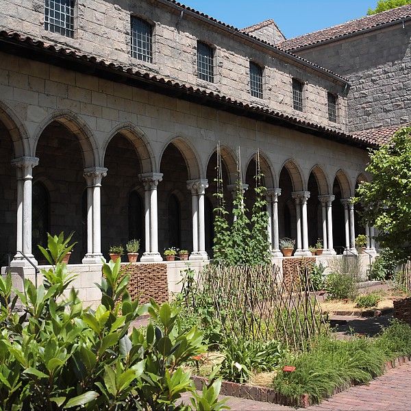 File:Bonnefont Cloisters.jpg