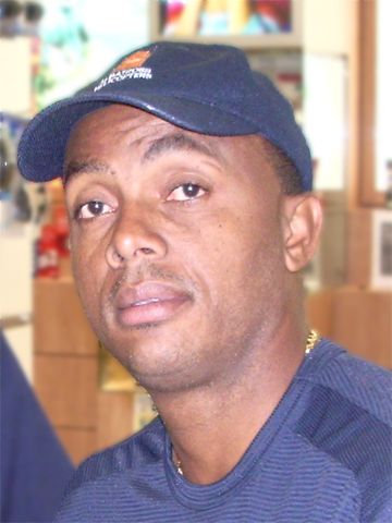 File:Courtney walsh.jpg