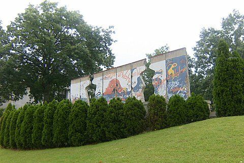 File:HPIM4287 Berlin wall recreated at Fulton, USA.jpg