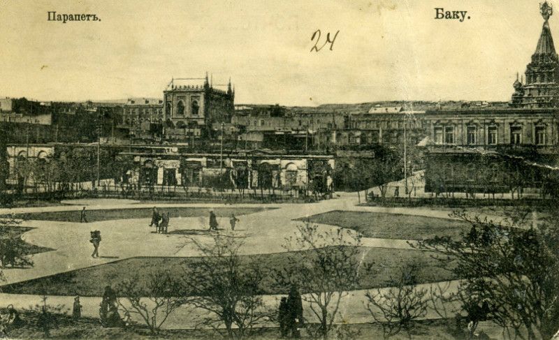 File:Parapet square in Baku.jpg