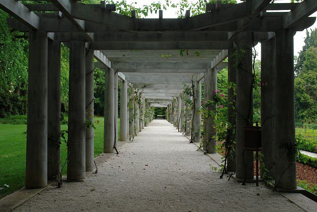 File:Parque Serralves.JPG