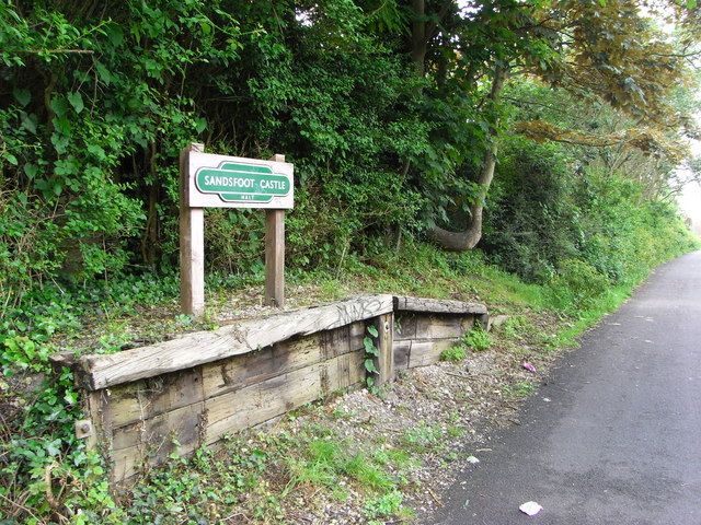 File:Sandsfoot Castle railway station in 2008.jpg