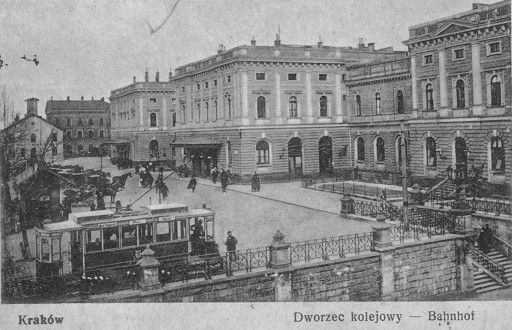 File:Tram krakow hist dw glowny.jpg