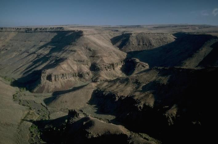 File:Trout Creek Canyon, southeastern Oregon.jpg