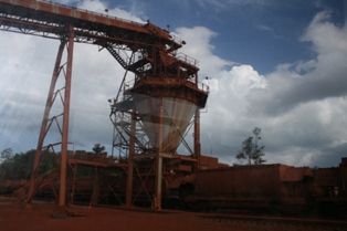 File:Weipa-bauxite-mine.jpg