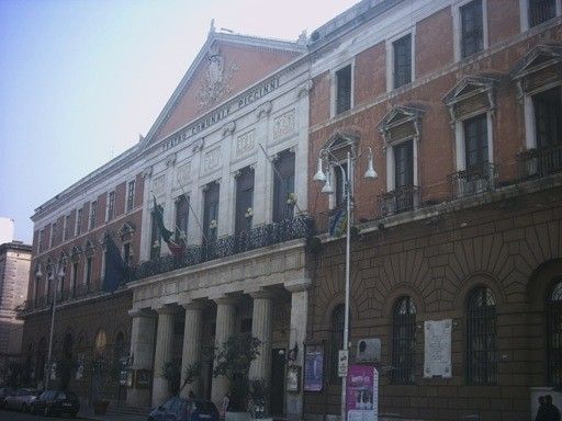 File:Bari teatro piccinni.jpg