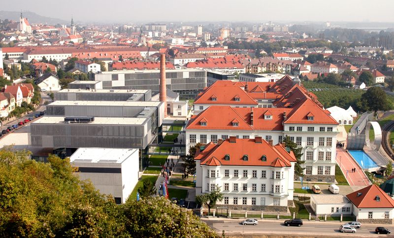 File:Campuskrems vonoben.jpg