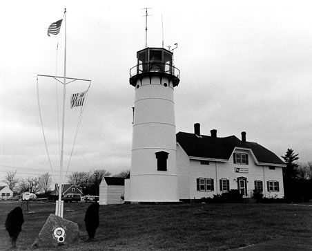 File:Chatham Lighthouse 1877 tower replacement lantern MA.JPG