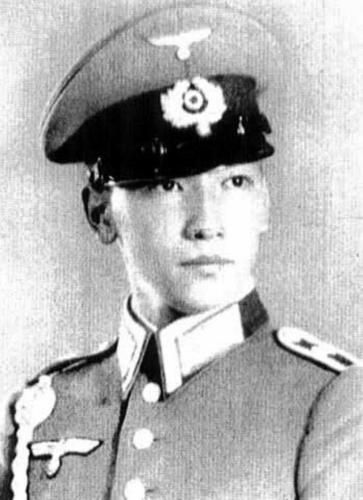 File:Chiang Wei-kuo wehrmacht LQ.jpg