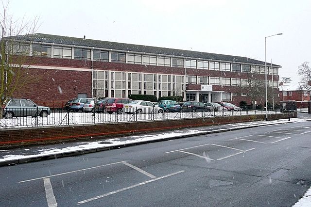 File:Elvian School - geograph.org.uk - 1157162.jpg