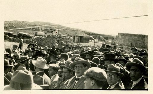 File:Funeral of Rabbi Natan Tzvi Finkel.jpg