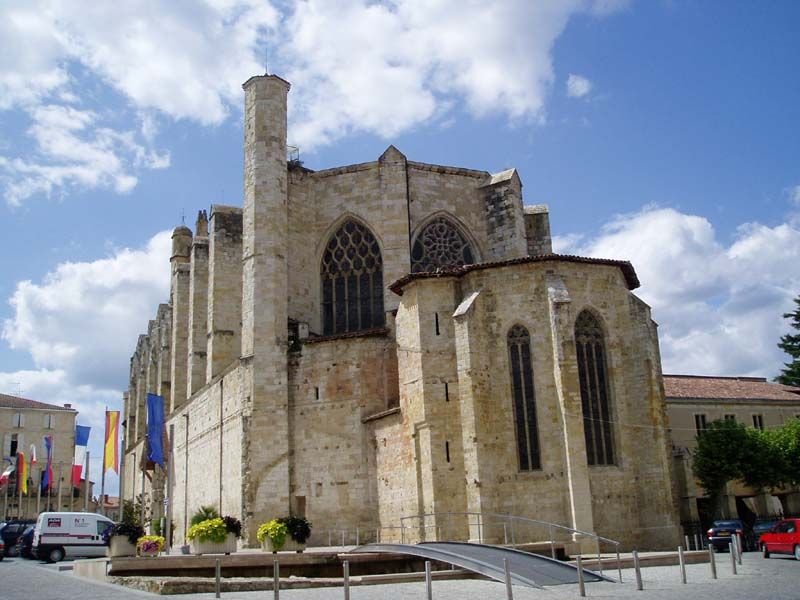 File:Gers Condom Cathedral of Saint-Pierre outside 01.jpg