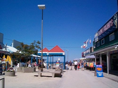 File:Main Street Mall - August 2000.jpg