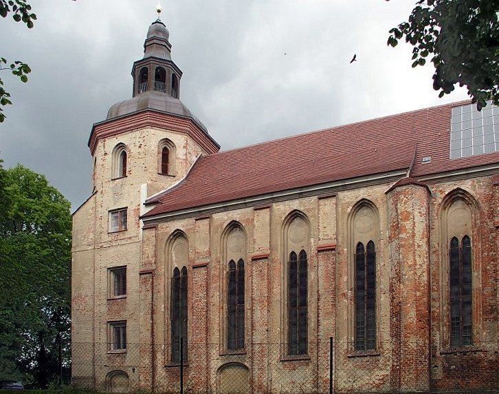 File:Mirow Johanniterkirche.jpg