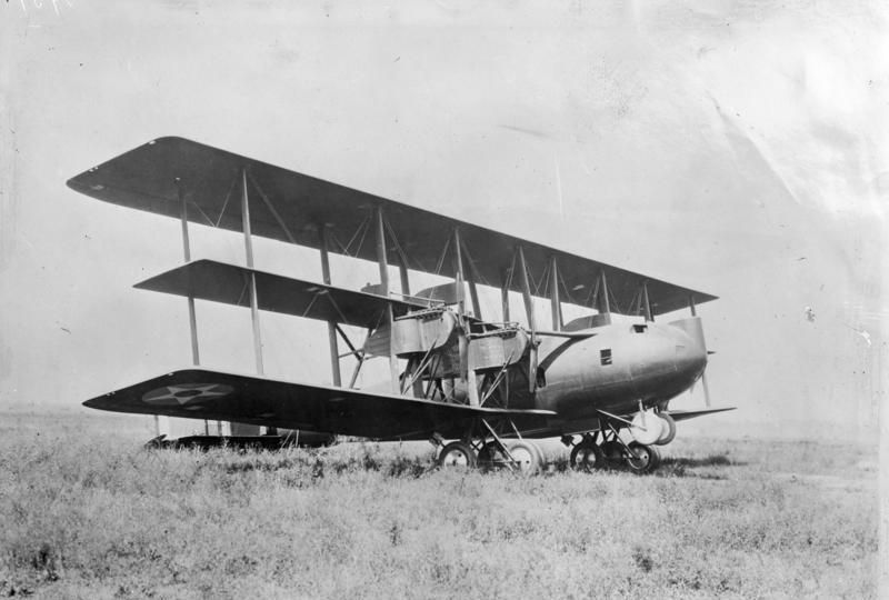 File:Bundesarchiv Bild 102-12879, Gross-Bomben-Schlepper.jpg