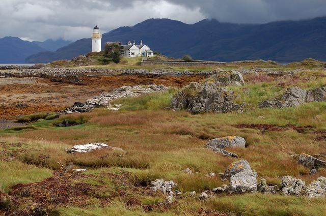 File:Ornsay Lighthouse - geograph.org.uk - 541396.jpg