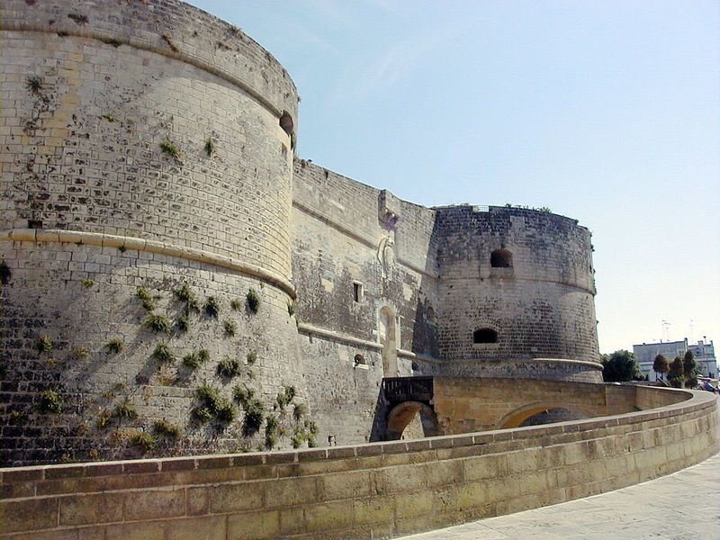 File:Otranto castello.jpg