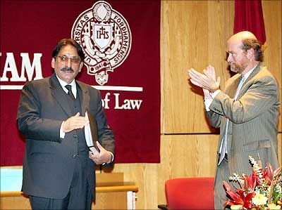 File:Pakistan CJ in New York..jpg