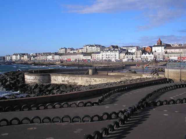 File:Portstewart, Panorama.jpg