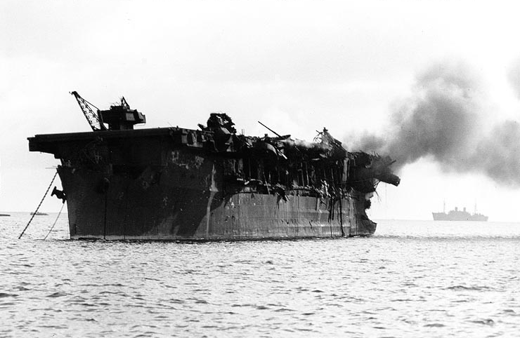 File:USS Independence (CVL-22) burning.png