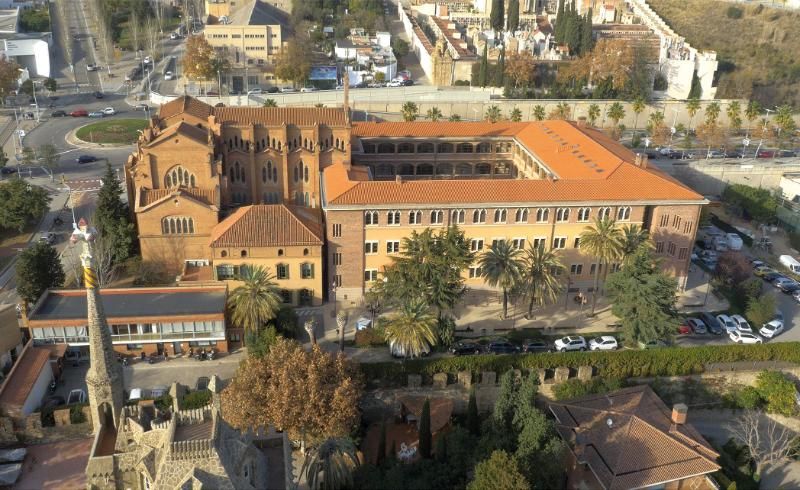 File:Universitat Abat Oliba - Vista dron.jpg