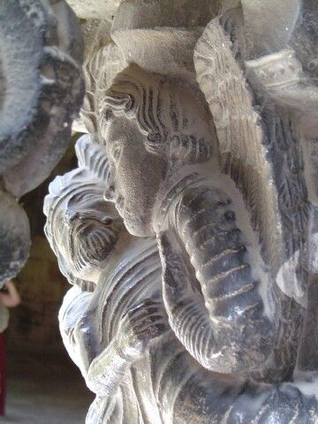 File:Arles cloister figures.jpg