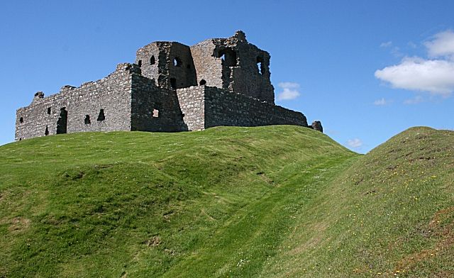 File:Auchindoun Castle - geograph.org.uk - 1369160.jpg