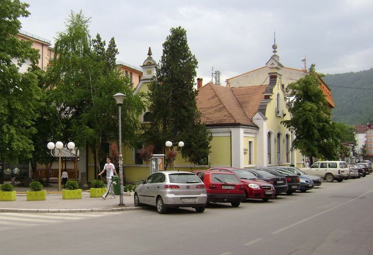 File:Biblioteka i muzejska zbirka.jpg