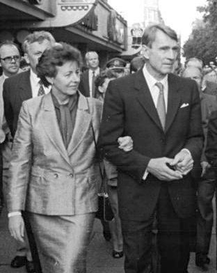 File:Bundesarchiv Bild 183-1987-0930-046, Dresden, Koivisto-Besuch, Wolfgang Berghofer-2.jpg