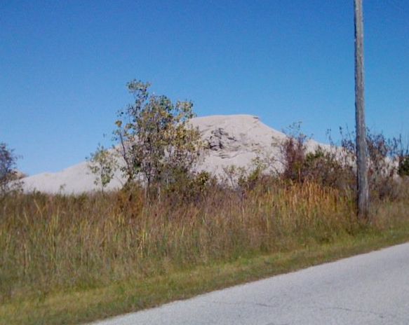 File:Chat pile near Picher, Okla..jpg