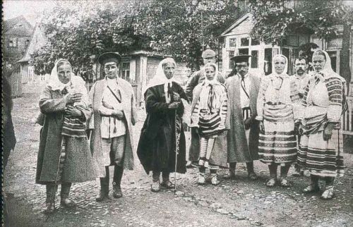 File:Kobryn Local People ca1916 Tomek.jpg