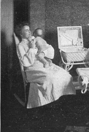 File:Lilian Bell with daughter.png