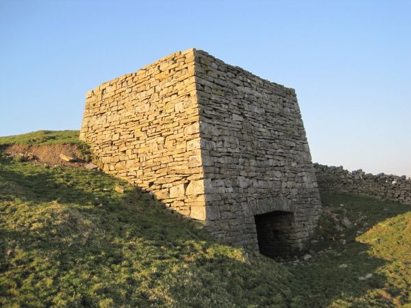 File:Limekiln, Keldishaw.jpg