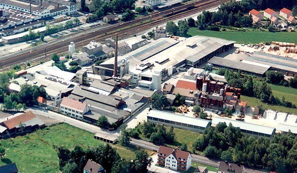 File:Luftaufnahme der Glasfabrik LAMBERTS.jpg