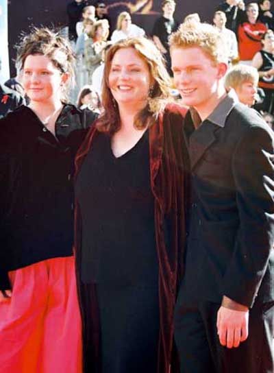 File:PhilippaBoyens and Kids 2003.jpg