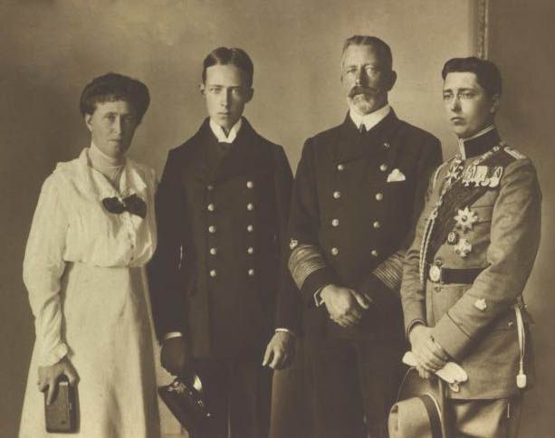 File:Prince Heinrich of Prussia with family.jpg