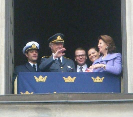 File:Swedishroyalfamilyalewi.jpg