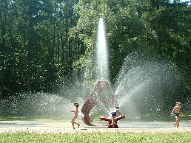 File:Wasserspiele2.jpg