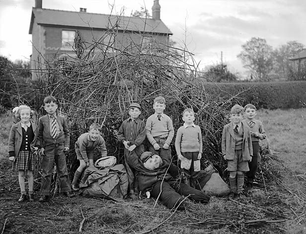 File:(Guy Fawkes night at Chirk) (6302836170).jpg