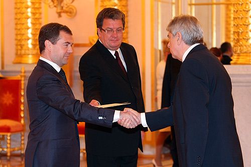 File:Dmitry Medvedev with Slobodan Backovic.jpg