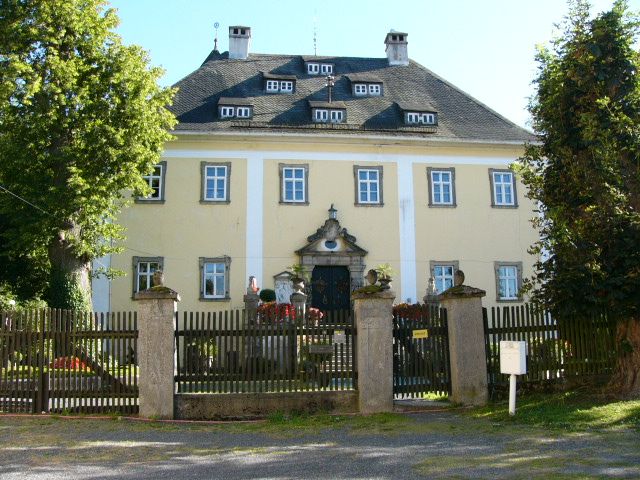 File:DoehlauSchloss.jpg