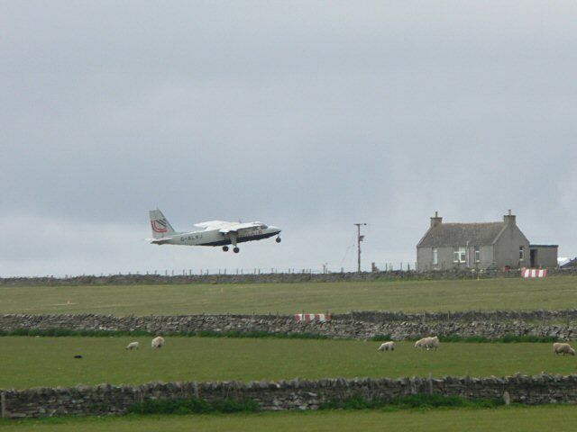 File:Islander leaving Sanday airstrip.jpg