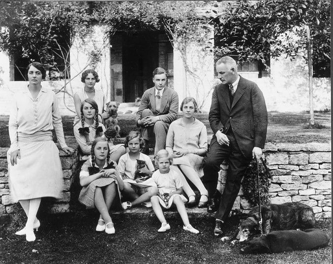 File:The Mitford family in 1928.jpg